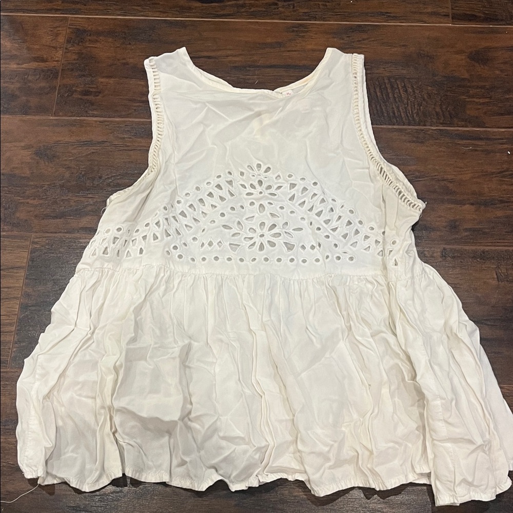 Xhilerartion Target White Sleeveless Top